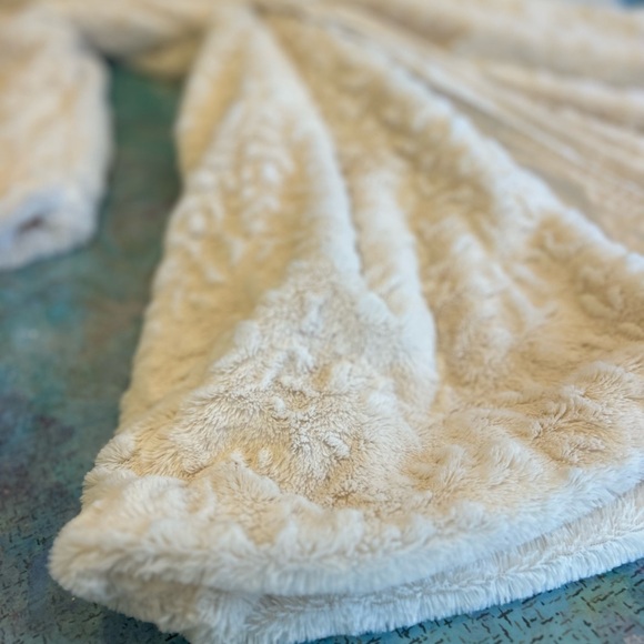 SOFT Blanket Robe - Picture 2 of 13